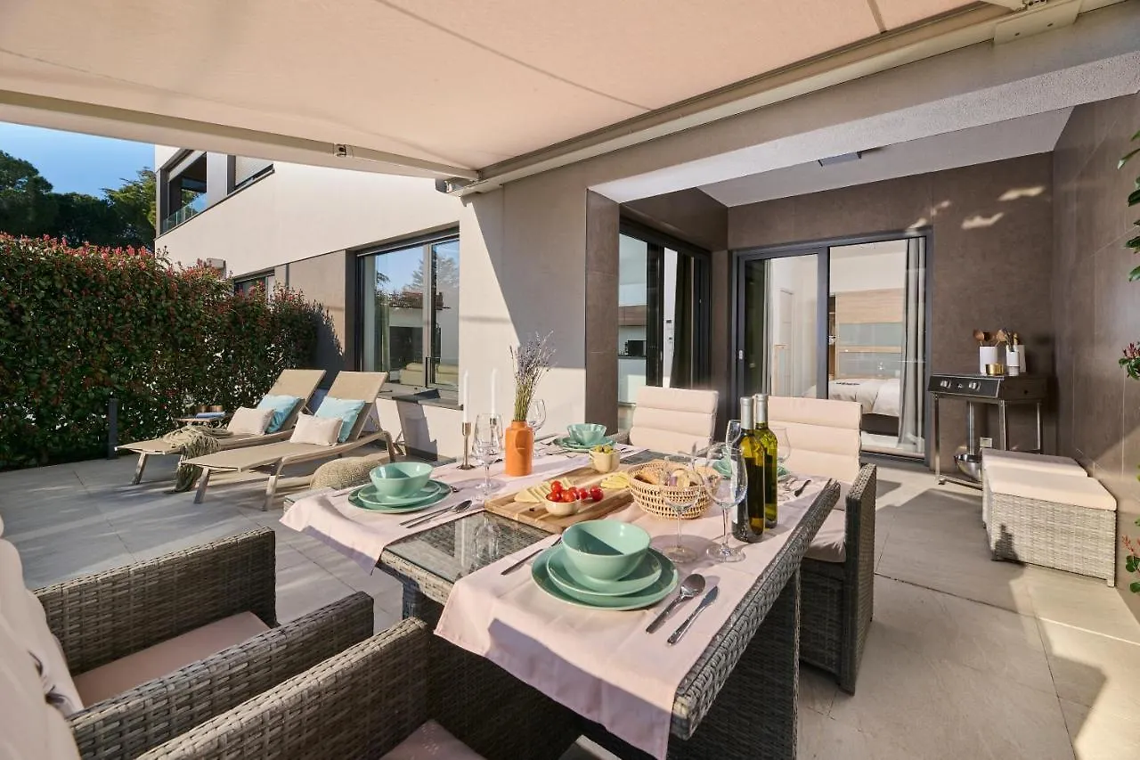 Brand New 1 Bedroom Apartment With Backyard Near The Beach! Porec