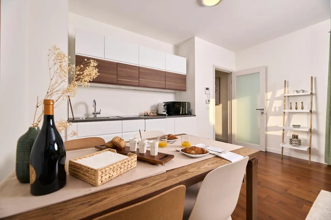 Brand New 1 Bedroom Apartment With Backyard Near The Beach! Porec