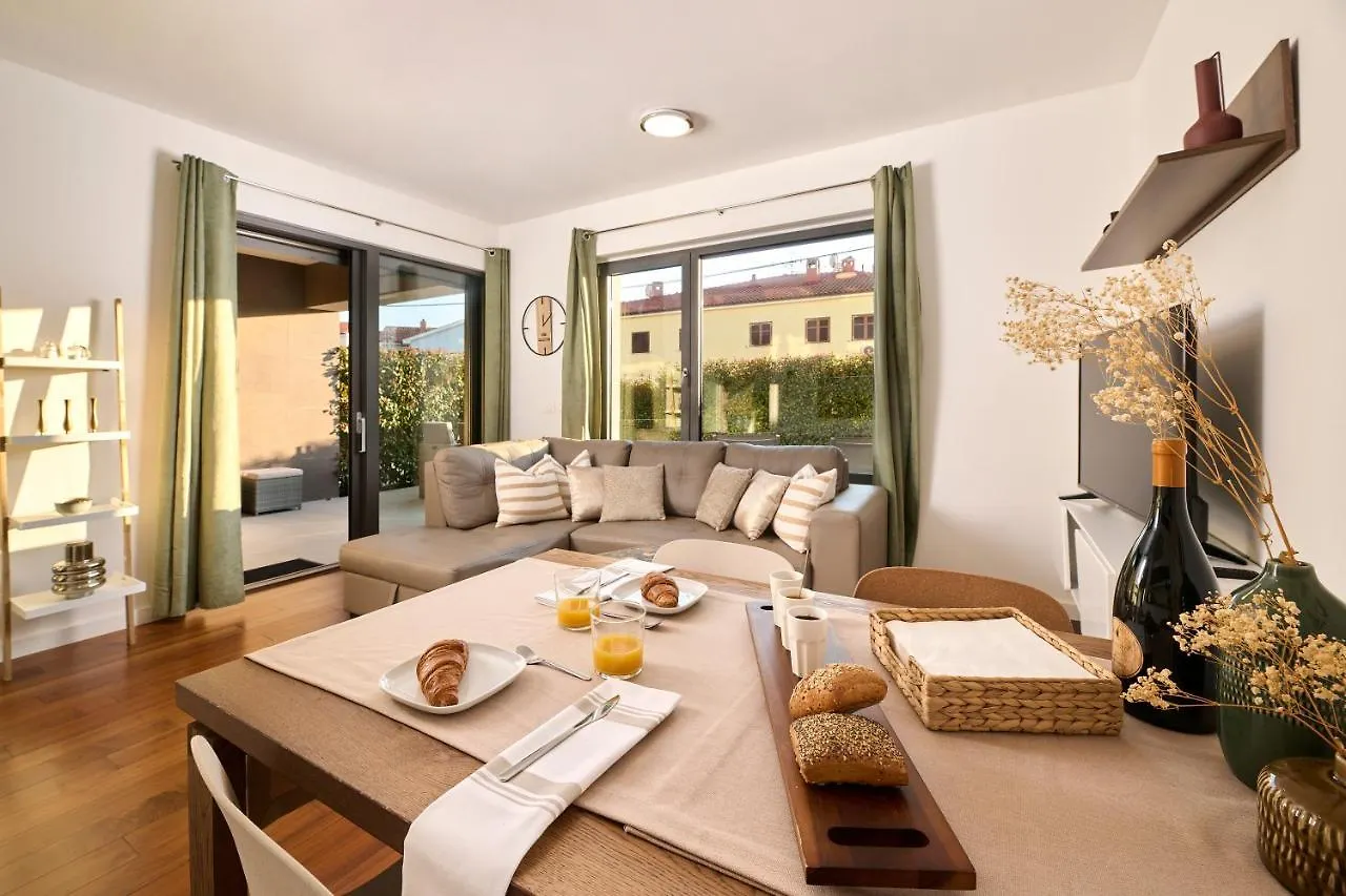 Brand New 1 Bedroom Apartment With Backyard Near The Beach! Porec